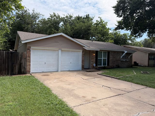 1005 Fairfax Court, Arlington, TX 76015