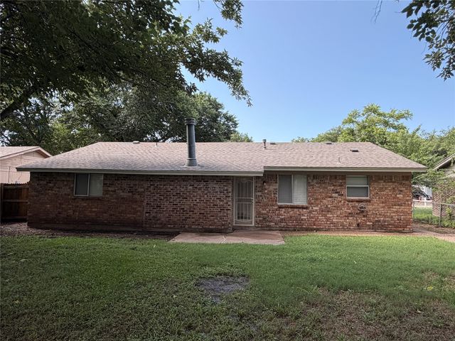 1005 Fairfax Court, Arlington, TX 76015