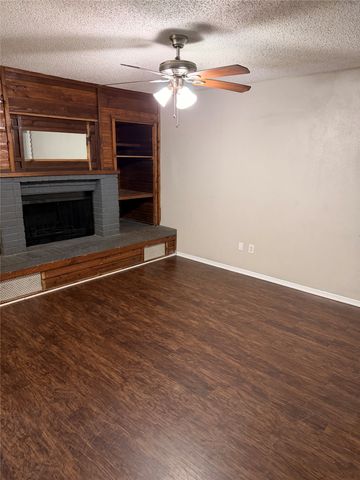 1005 Fairfax Court, Arlington, TX 76015