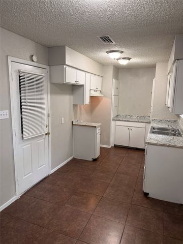 1005 Fairfax Court, Arlington, TX 76015