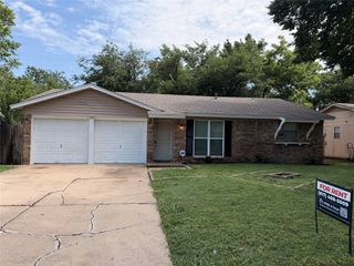 1005 Fairfax Court, Arlington, TX 76015
