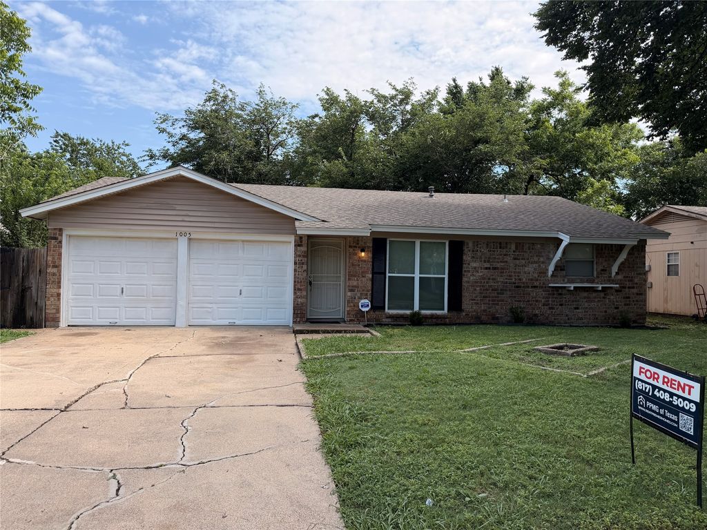 1005 Fairfax Court, Arlington, TX 76015