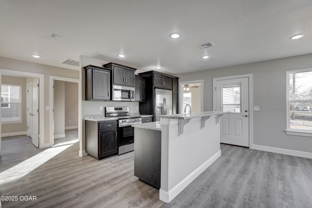 616 N Ball Street, Webb City, MO 64870