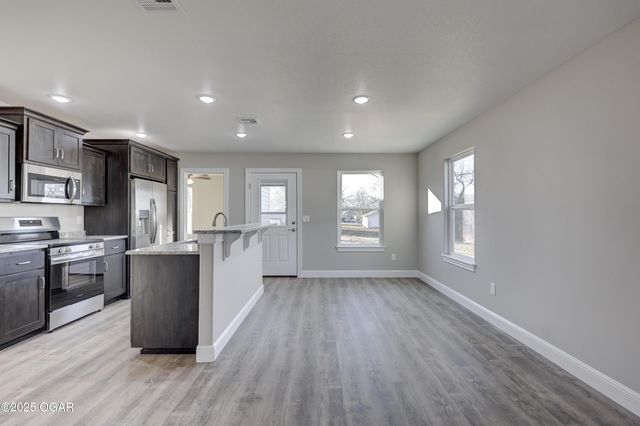 616 N Ball Street, Webb City, MO 64870