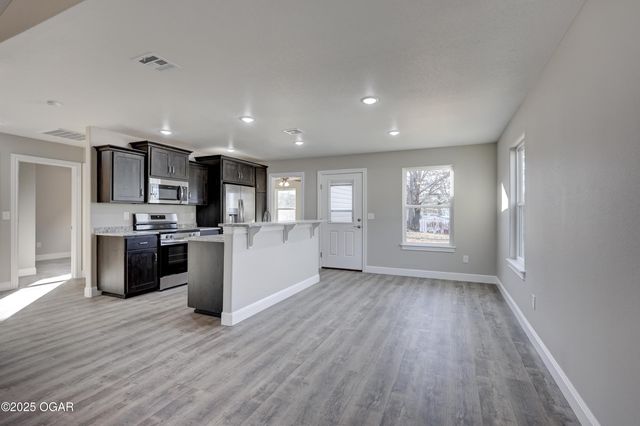 616 N Ball Street, Webb City, MO 64870