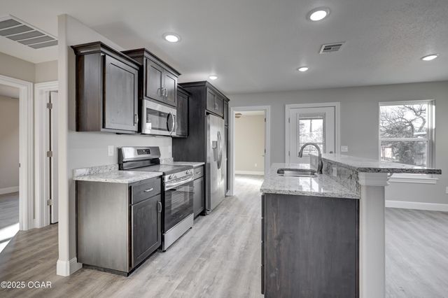 616 N Ball Street, Webb City, MO 64870