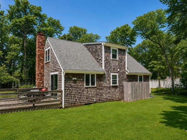 18 Jay Dee Ln, Eastham, MA 02642