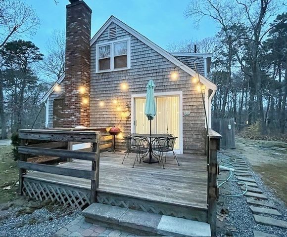 18 Jay Dee Ln, Eastham, MA 02642