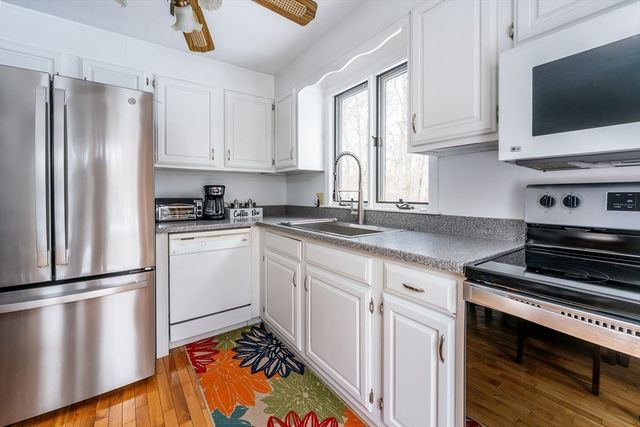 18 Jay Dee Ln, Eastham, MA 02642