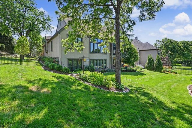 15212 Linden Street, Leawood, KS 66224