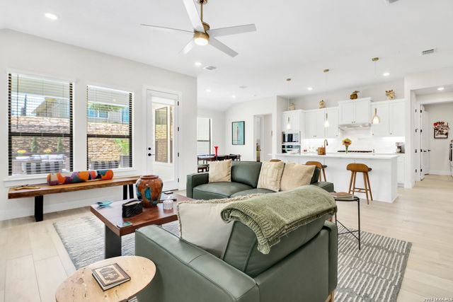 1604 DANCING OAK LN, San Marcos, TX 78666