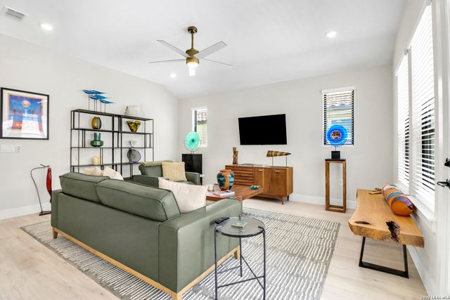 1604 DANCING OAK LN, San Marcos, TX 78666