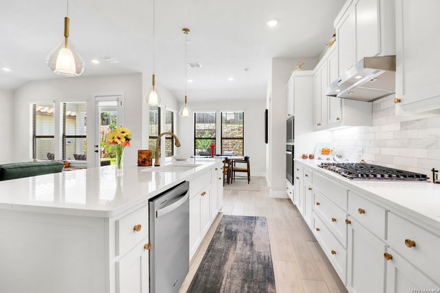 1604 DANCING OAK LN, San Marcos, TX 78666
