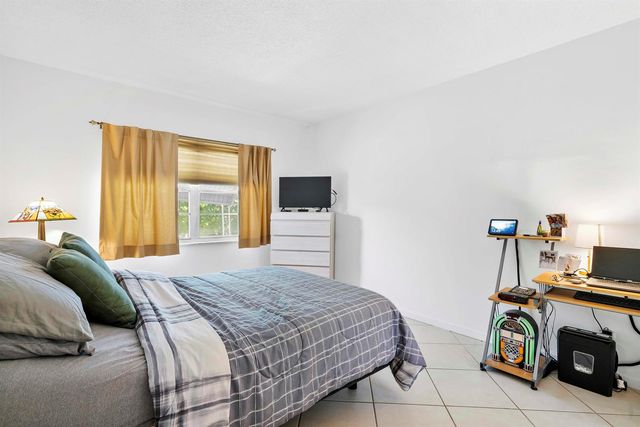 1115 Lake Terrace 111, Boynton Beach, FL 33426