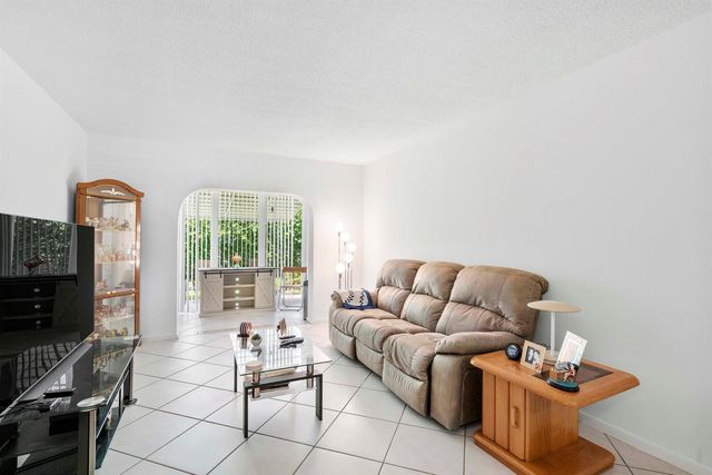 1115 Lake Terrace 111, Boynton Beach, FL 33426