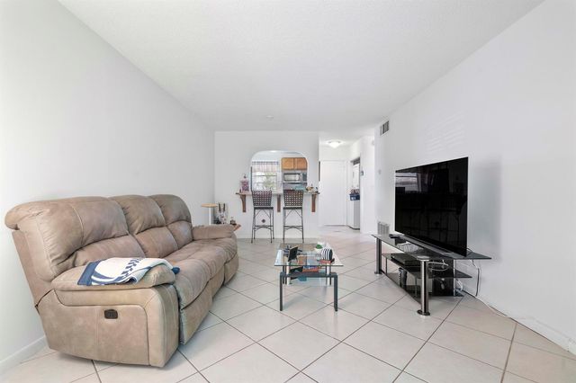 1115 Lake Terrace 111, Boynton Beach, FL 33426