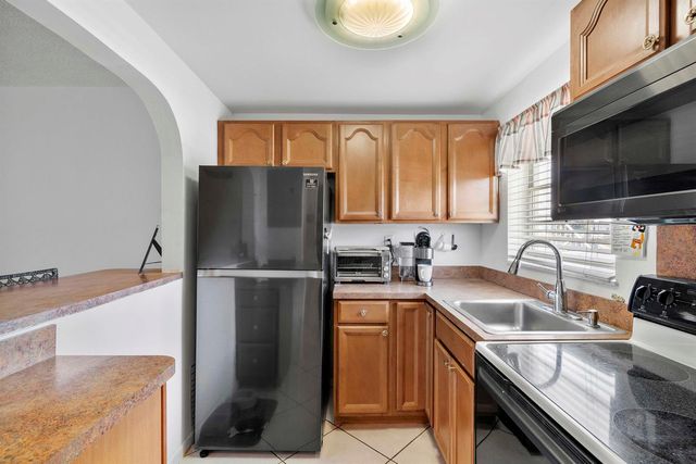1115 Lake Terrace 111, Boynton Beach, FL 33426