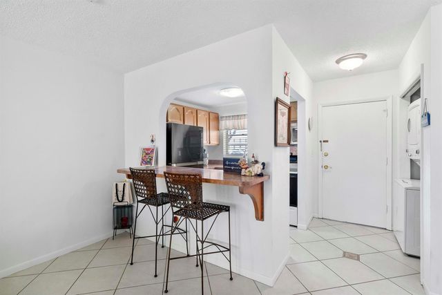 1115 Lake Terrace 111, Boynton Beach, FL 33426