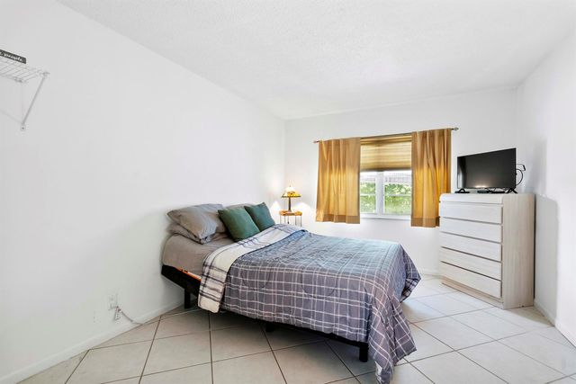 1115 Lake Terrace 111, Boynton Beach, FL 33426