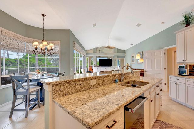 10005 CHERRY HILLS AVENUE CIRCLE, Bradenton, FL 34202