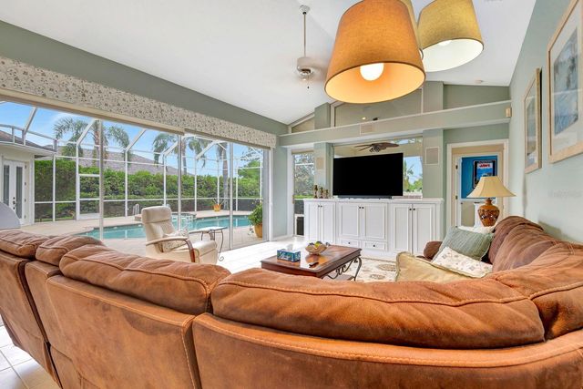 10005 CHERRY HILLS AVENUE CIRCLE, Bradenton, FL 34202