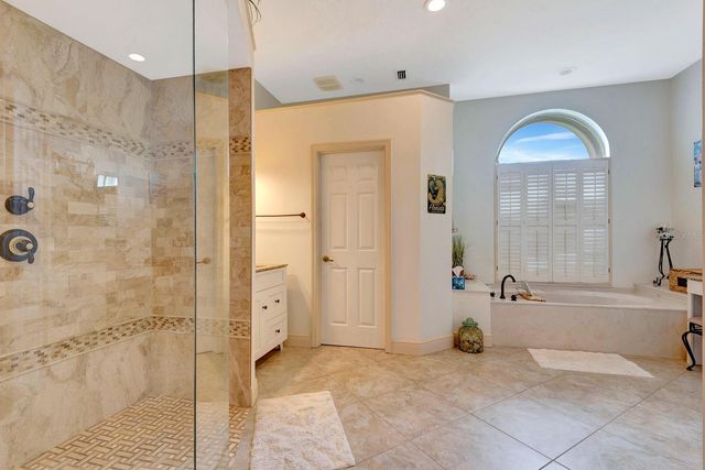 10005 CHERRY HILLS AVENUE CIRCLE, Bradenton, FL 34202