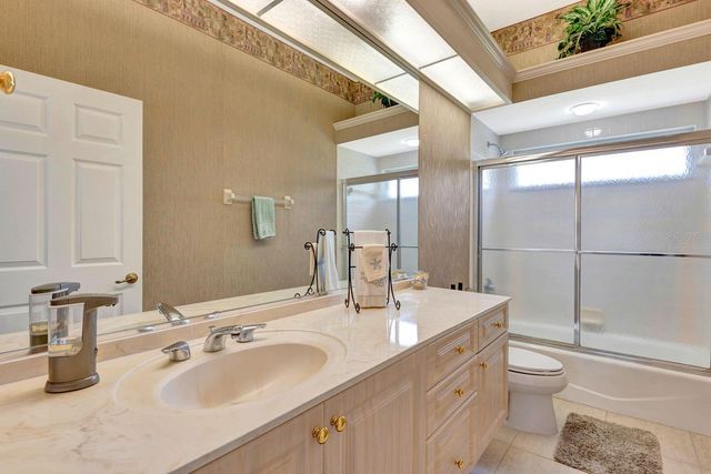 10005 CHERRY HILLS AVENUE CIRCLE, Bradenton, FL 34202