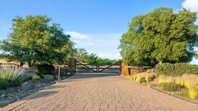 16960 Schell Rd, Oakdale, CA 95361