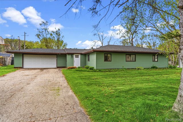 5710 Lake Grove Drive, White Lake Charter Township, MI 48383
