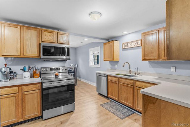 5710 Lake Grove Drive, White Lake Charter Township, MI 48383