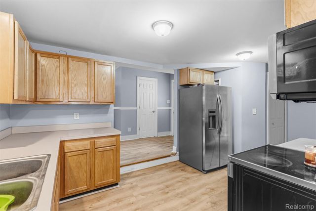 5710 Lake Grove Drive, White Lake Charter Township, MI 48383