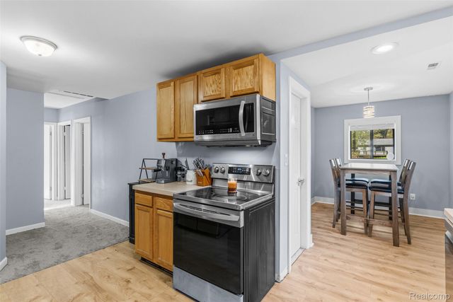 5710 Lake Grove Drive, White Lake Charter Township, MI 48383