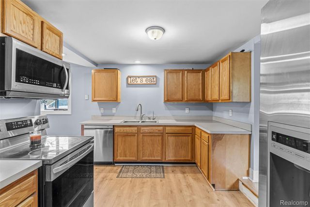 5710 Lake Grove Drive, White Lake Charter Township, MI 48383