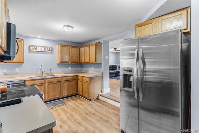 5710 Lake Grove Drive, White Lake Charter Township, MI 48383