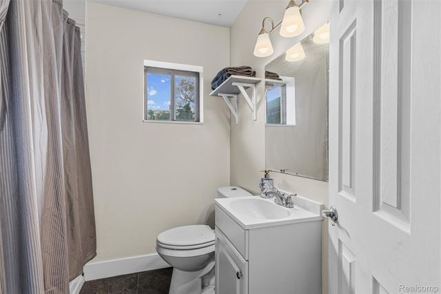5710 Lake Grove Drive, White Lake Charter Township, MI 48383