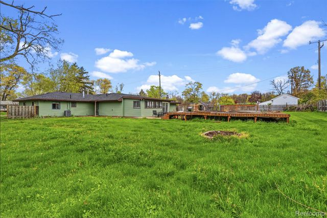 5710 Lake Grove Drive, White Lake Charter Township, MI 48383