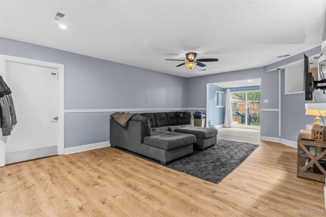 5710 Lake Grove Drive, White Lake Charter Township, MI 48383