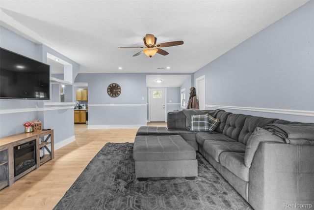 5710 Lake Grove Drive, White Lake Charter Township, MI 48383