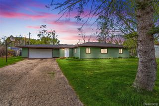 5710 Lake Grove Drive, White Lake Charter Township, MI 48383