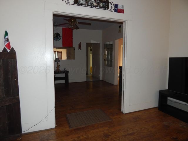 1004 Childress Street, Wellington, TX 79095