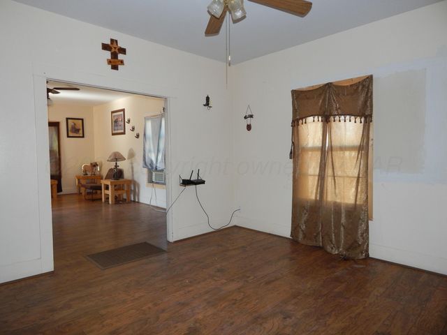 1004 Childress Street, Wellington, TX 79095