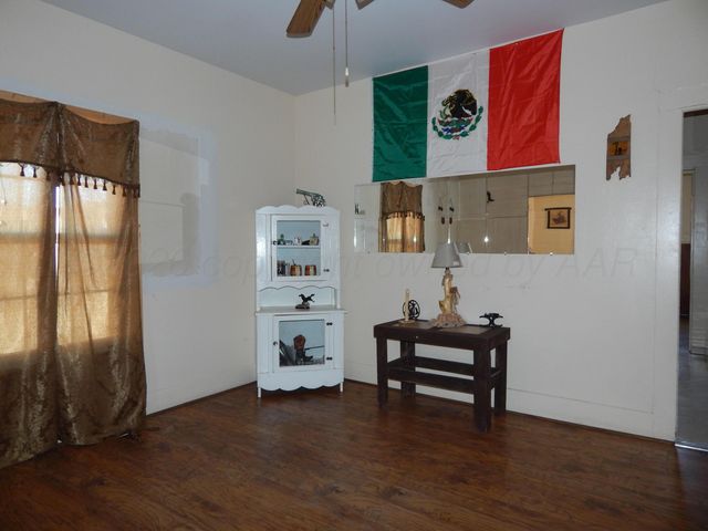 1004 Childress Street, Wellington, TX 79095