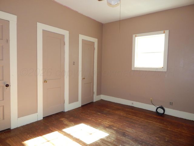 1004 Childress Street, Wellington, TX 79095