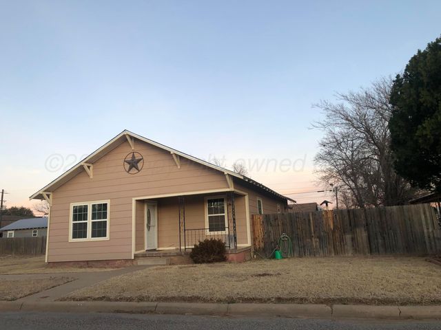 1004 Childress Street, Wellington, TX 79095