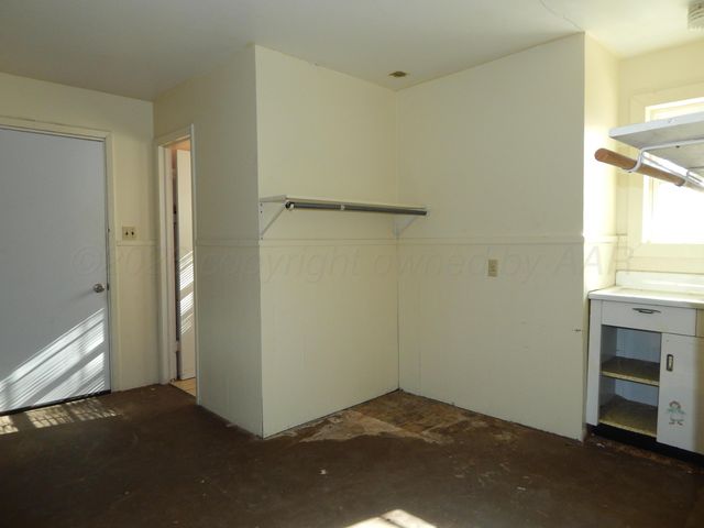 1004 Childress Street, Wellington, TX 79095