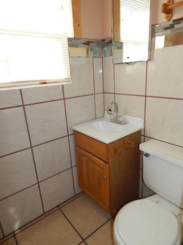 1004 Childress Street, Wellington, TX 79095