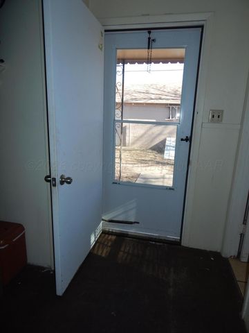 1004 Childress Street, Wellington, TX 79095