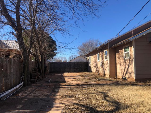 1004 Childress Street, Wellington, TX 79095