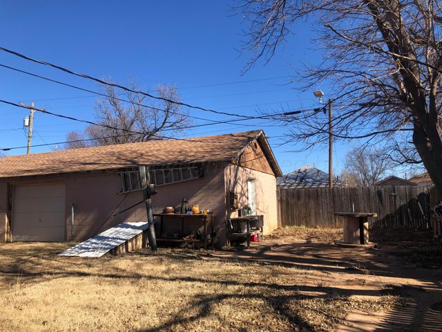 1004 Childress Street, Wellington, TX 79095