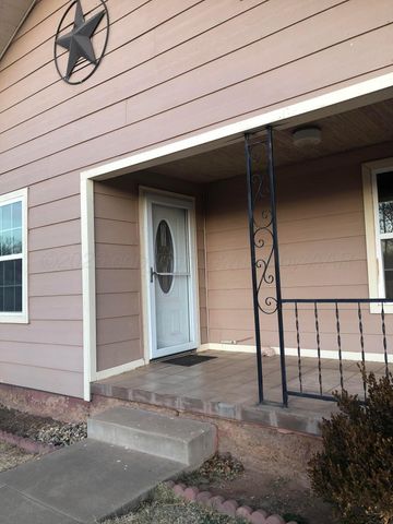 1004 Childress Street, Wellington, TX 79095